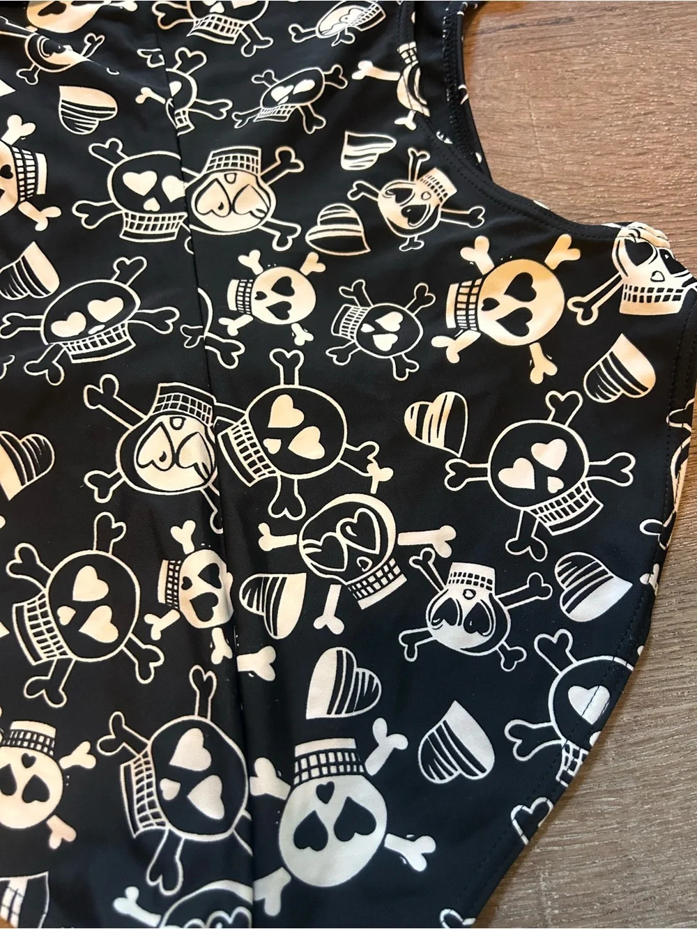 Kaligirlz One Piece Swimsuit Womens M Black Skull & Crossbones Halter Tie